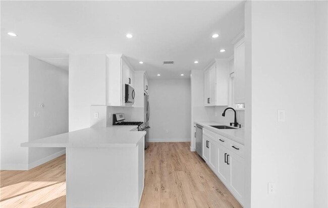 Building Photo - 4641 W 130th St