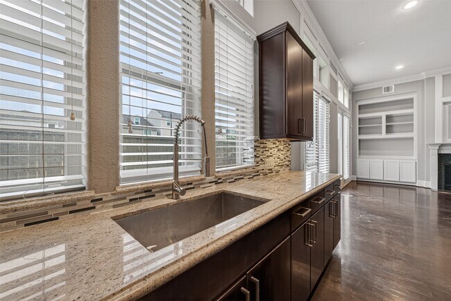 Building Photo - 10917 Upland Park