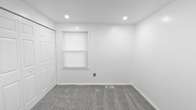 Building Photo - 2302 Old Fort Hills Dr