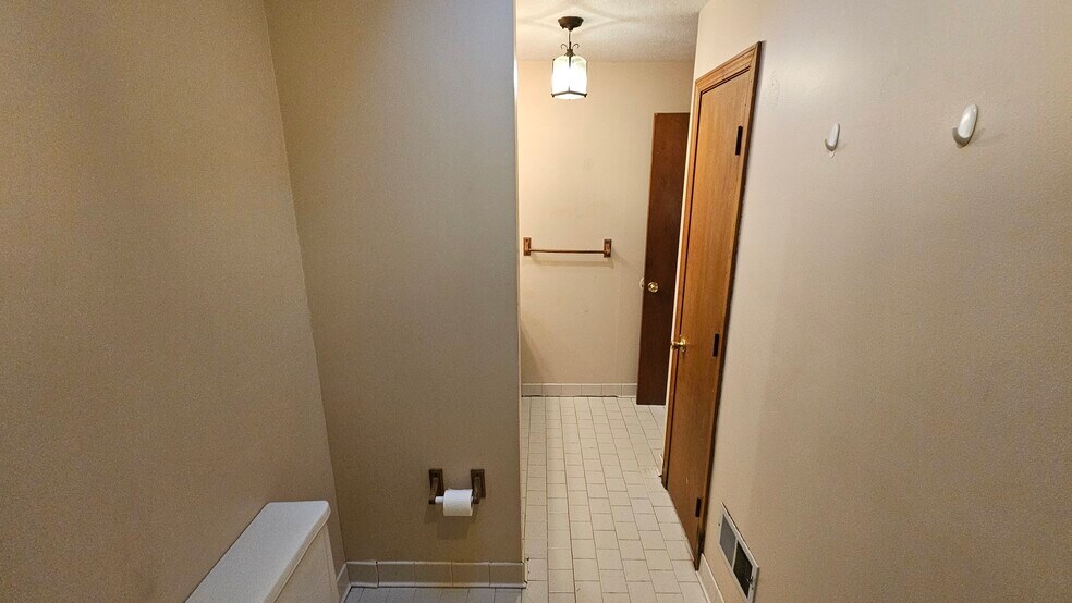 Primary Bath - 4242 Allmond Ave