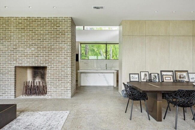 Building Photo - 9 Pinehill Ln