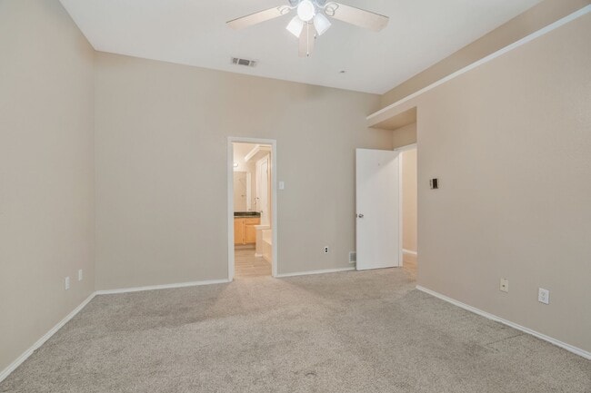Building Photo - 203 Cain Dr