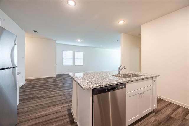 Building Photo - 5953 Sahara Dr