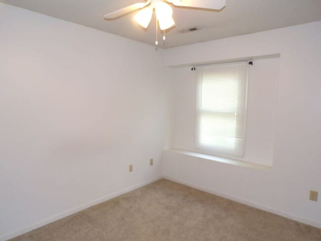 Building Photo - Nice 3 Bedroom 2 Bathroom House In South C...