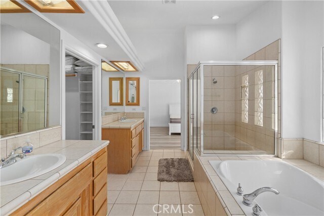 Building Photo - 18075 Lakeview Dr
