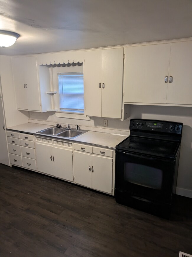 Building Photo - 1820 Harold St