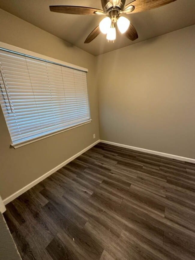 Building Photo - Desirable 3 bedroom 2 bath home