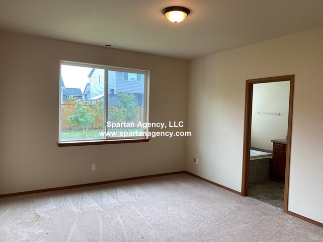 Building Photo - 912 Grinnell Ave SW