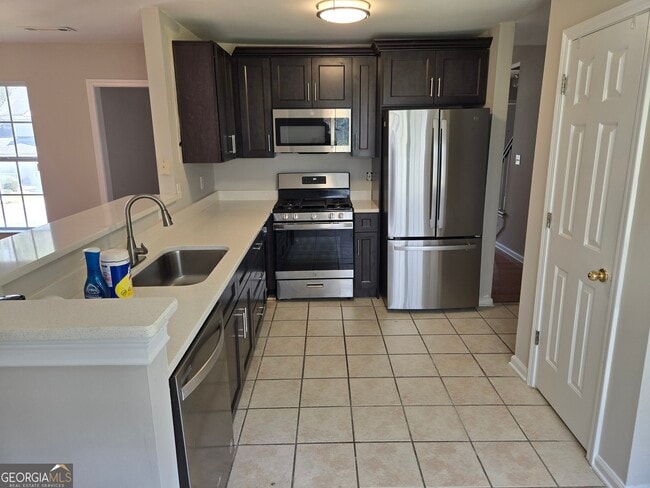 Building Photo - 642 N Fairfield Dr