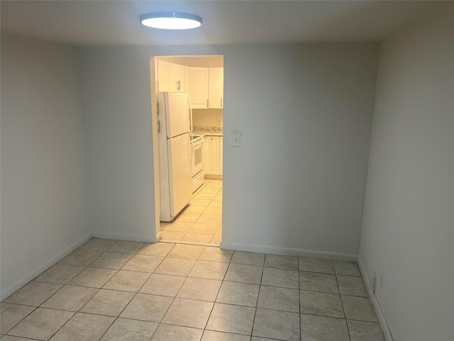 Building Photo - 6548 SW 41st St