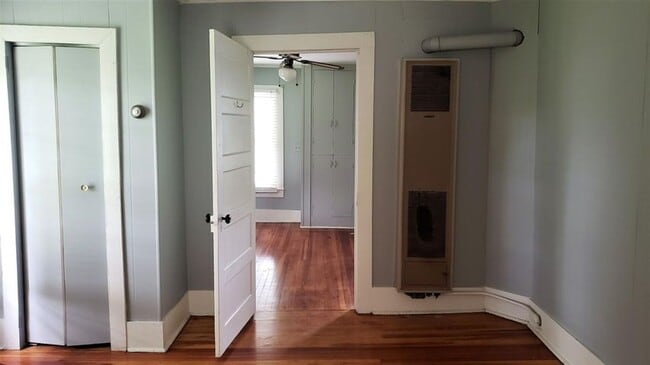 Building Photo - 2 Br 1 BA Cottage