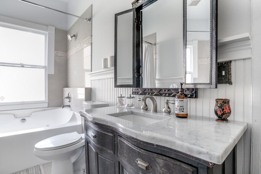 Building Photo - 1433 Desoto Ave SW