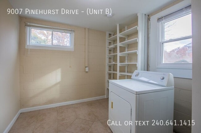 Building Photo - 9007 Pinehurst Dr