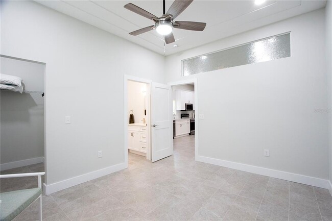 Building Photo - 1600 Sunset Ln