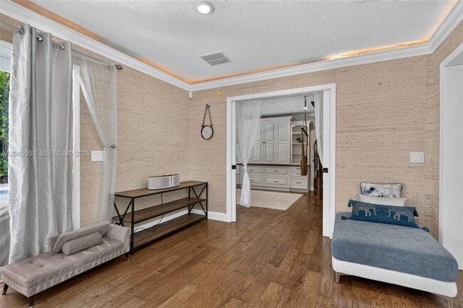 Building Photo - 542 N Cypress Dr