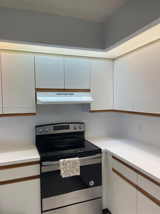 Building Photo - 1110 SW 125th Ave