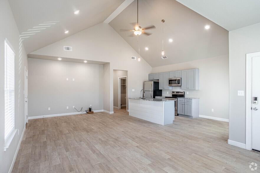 3BR, 2BA - 1,340-1,445 SF - Valley Oaks