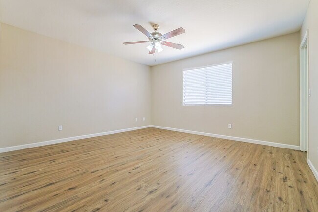 Building Photo - 10528 E Calypso Ave