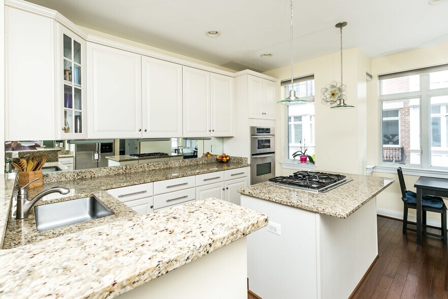 Building Photo - 639 Ponte Villas S