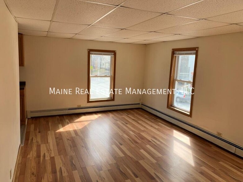 Primary Photo - 104 Main St