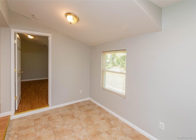 Building Photo - 797 Forest Glen Rd