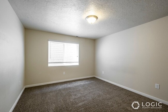 Building Photo - Beautiful Home in Orem!