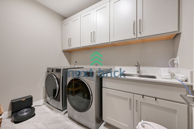 Building Photo - Charming 3-Bed, 2-Bath with 2,170 Sq. Ft. in Beautiful Snohomish!