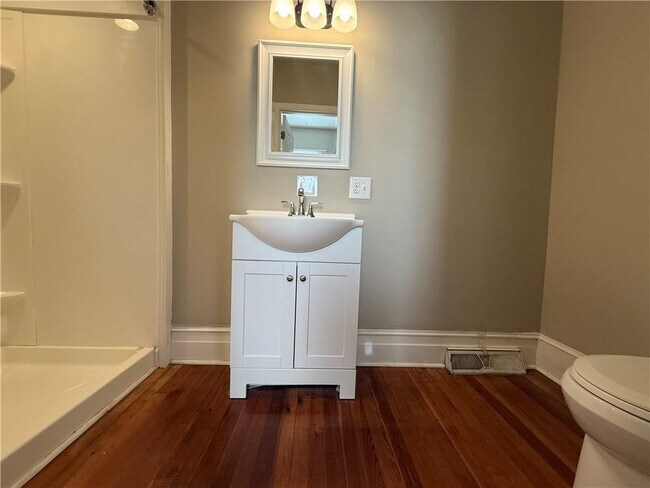 Building Photo - 2 Myrtle Dr