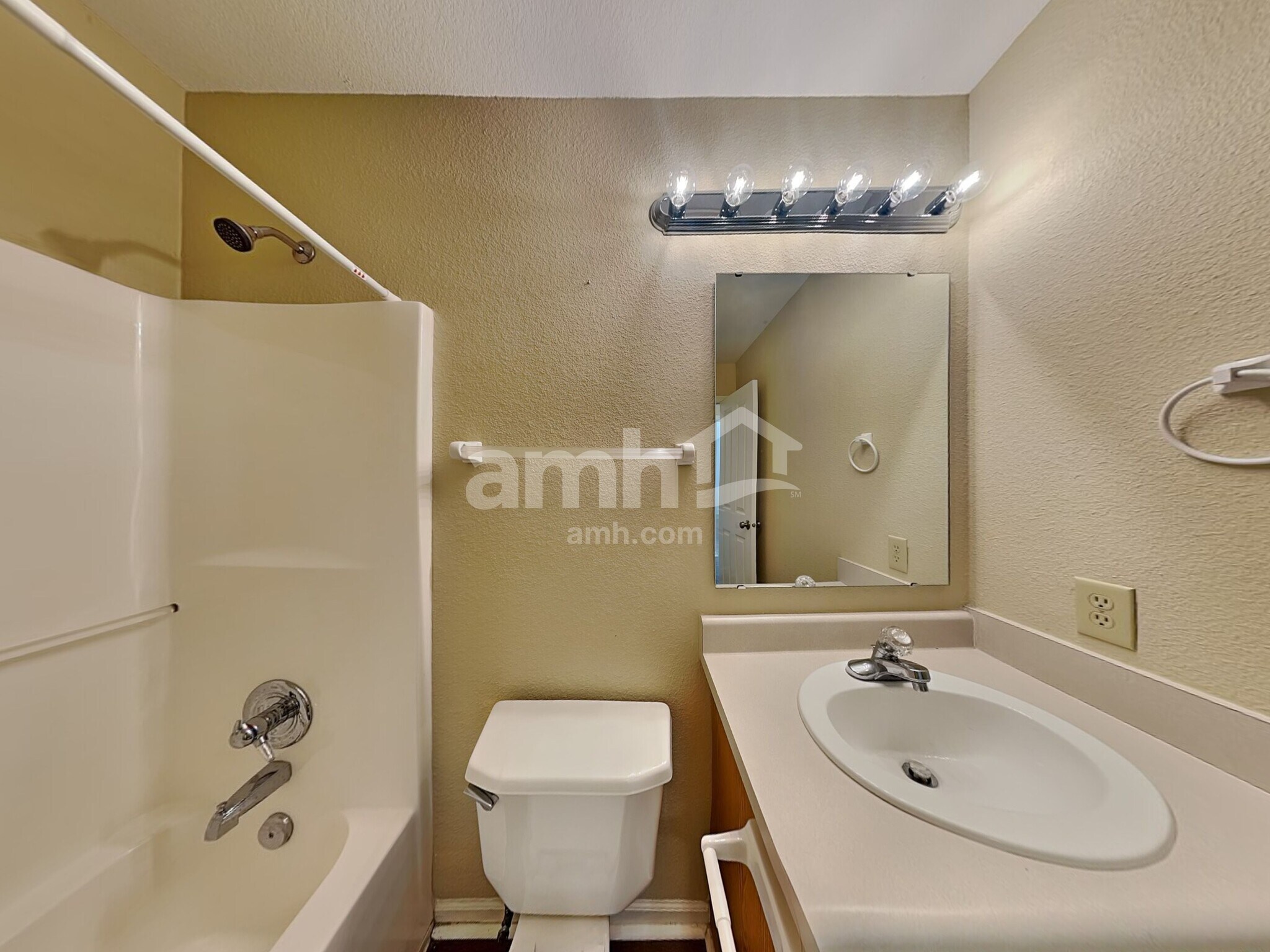 Building Photo - 10534 Aspen Dr