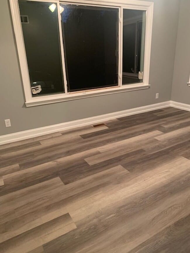 Building Photo - All Utilities Included!!  Freshly Remodele...