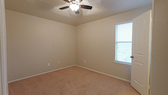 Building Photo - 4/2.5 Rental in Summerlyn Subdivision, Lea...