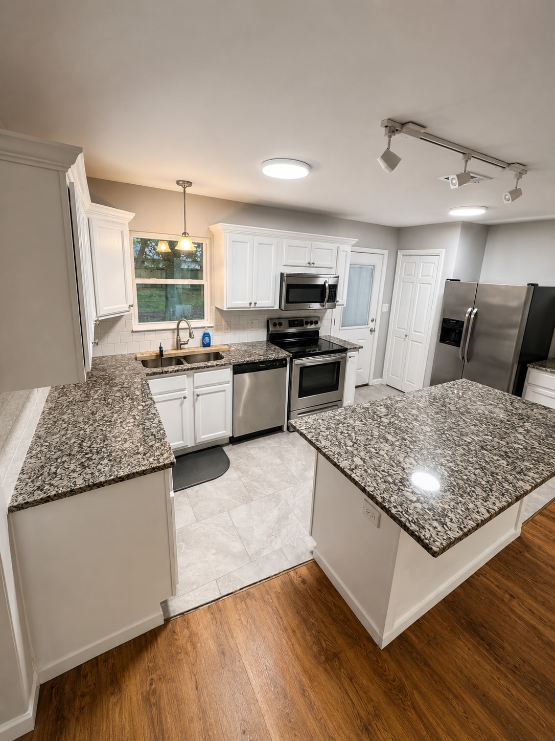 Building Photo - 8504 Happy Valley Trl