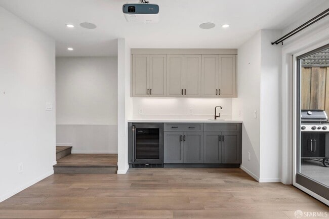 Building Photo - 112 Baden St