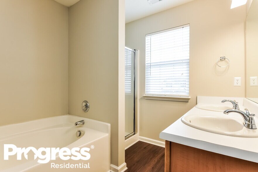 Building Photo - 4027 Taylor Oaks Dr