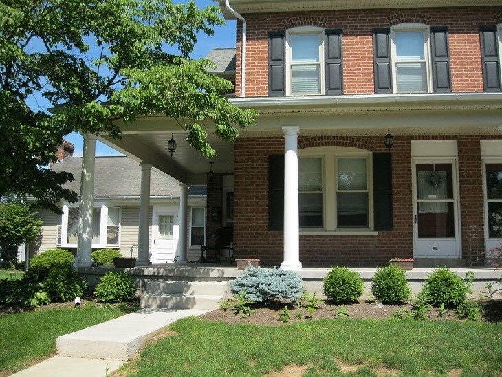 Primary Photo - 405 Maple Ave