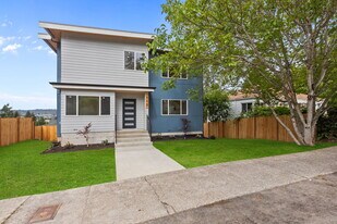 Building Photo - 605 Prospect Ave N