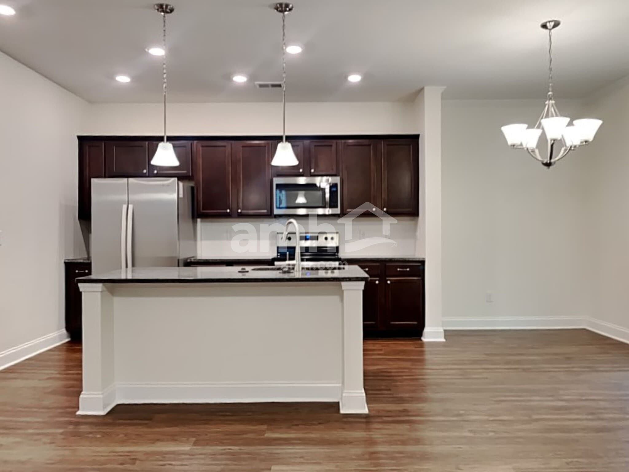 Building Photo - 121 Sweet Gum Dr