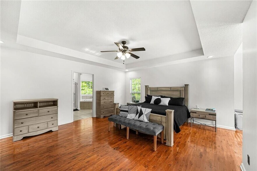 Building Photo - 176 Oak Leaf Dr