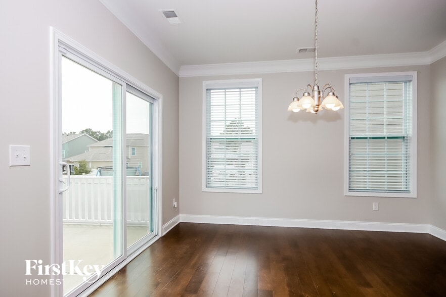 Building Photo - 7815 Sawgrass Ln