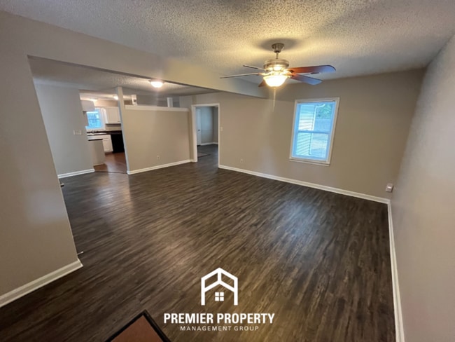 Building Photo - 3034 Clarendon Rd