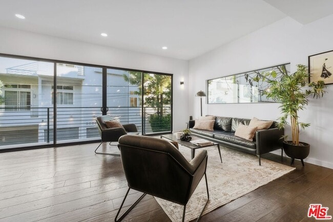 Building Photo - 3601 Dixie Canyon Pl