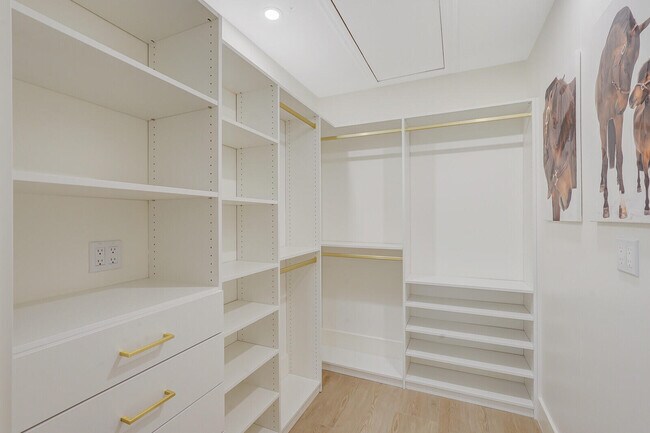 Building Photo - 2735 Polo Island Dr