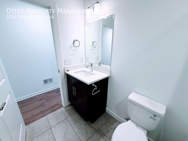 Building Photo - 2142 Kensington Walk