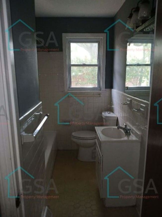 Building Photo - Two Bedroom Two Bath