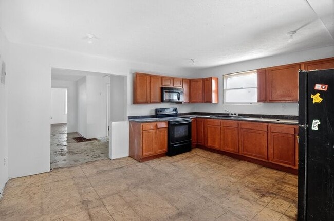 Building Photo - 2405 W 10th St