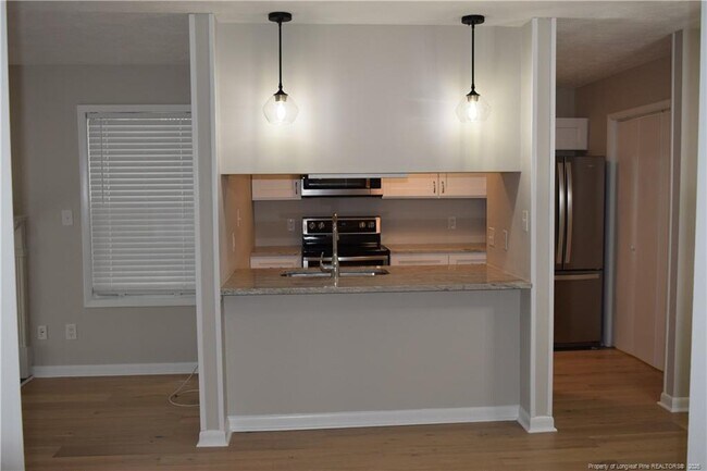 Building Photo - 668 Bartons Landing Pl