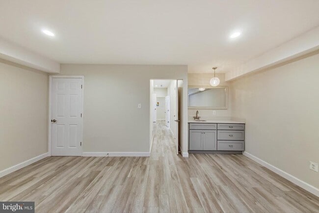 Building Photo - 12004 Montrose Village Terrace