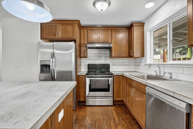 Building Photo - 4 bedroom: Single Level SE Portland Home