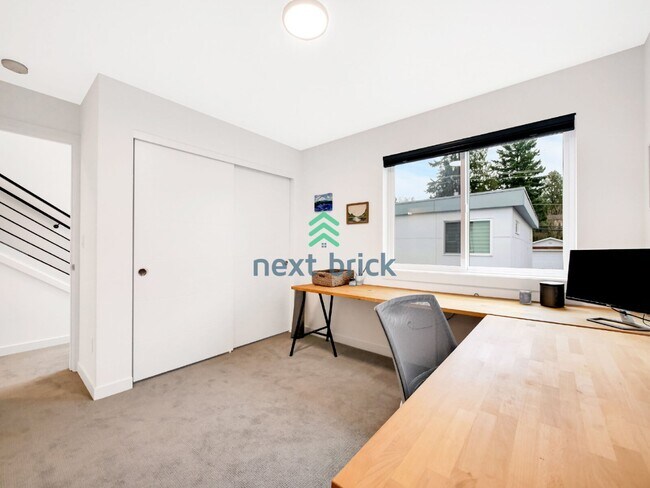 Building Photo - New Spacious 3 Bed 2.5 Bath Town home for Rent!