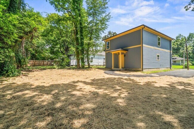 Building Photo - 2844 Nathan Ave